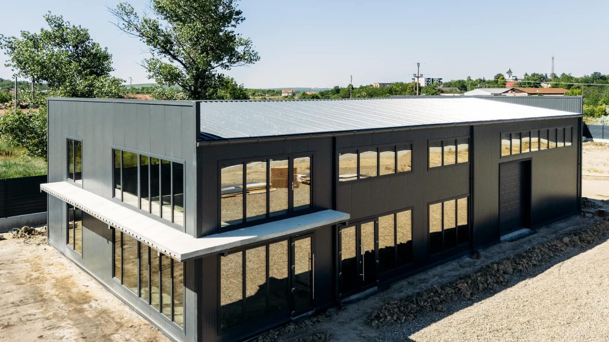 Hală industrială + Gard metalic BAVARIA + poartă autoportantă în Săveni, judeţul Botoşani