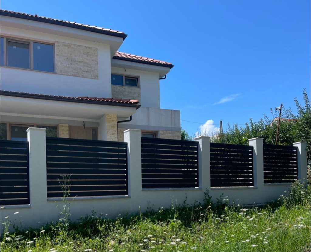 Gard metalic modern cu Porți în Baciu, Cluj