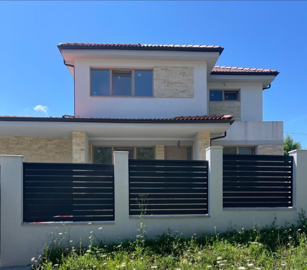 Gard metalic modern cu Porți în Baciu, Cluj