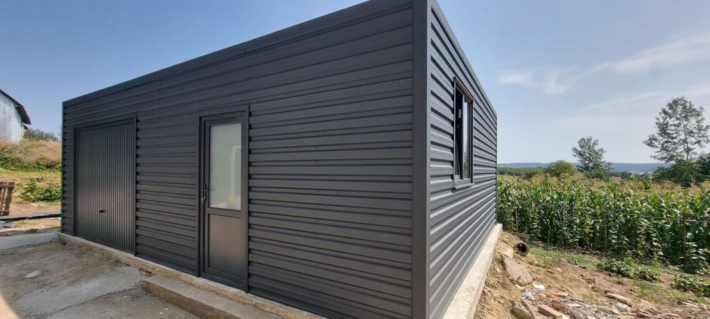 Garaj metalic modular modern cu panouri sandwich Iasi