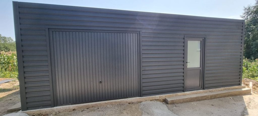 Garaj metalic modular modern cu panouri sandwich Iasi