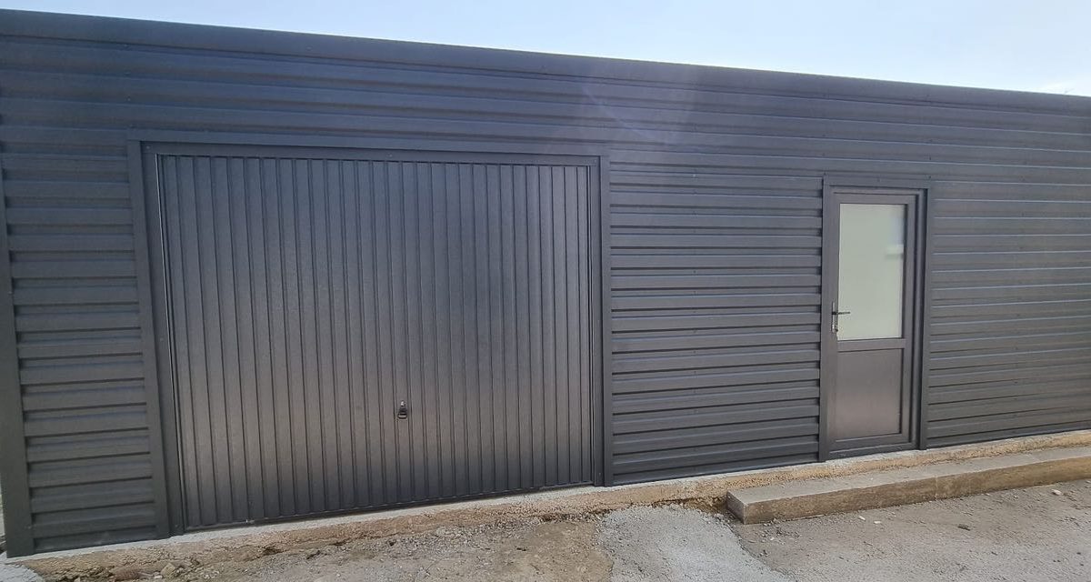 Garaj metalic modular modern cu panouri sandwich Iasi