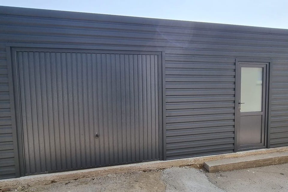 Garaj metalic modular modern cu panouri sandwich Iasi
