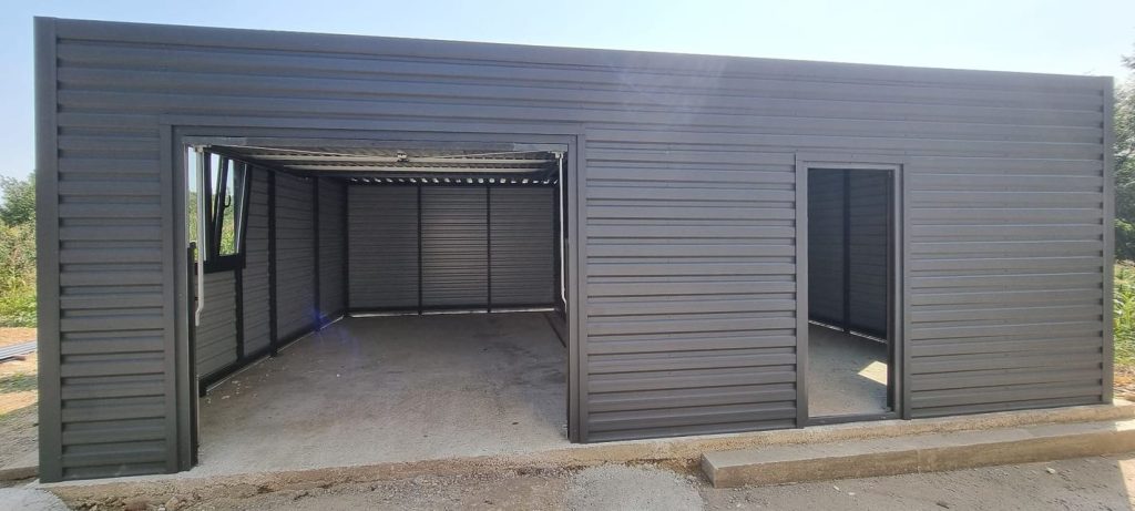 Garaj metalic modular modern cu panouri sandwich Iasi