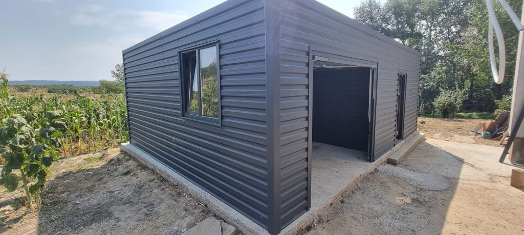 Garaj metalic modular modern cu panouri sandwich Iasi