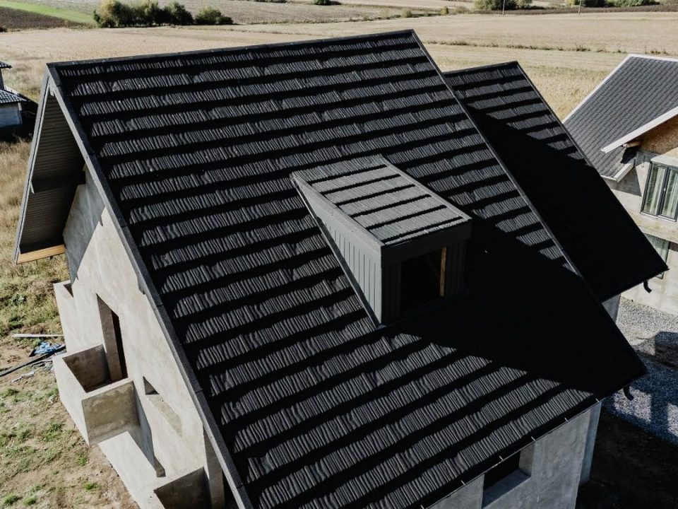 Acoperiș din țiglă metalică premium cu acoperire de piatră naturală