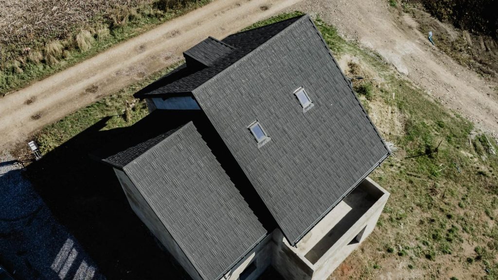 Acoperiș din țiglă metalică premium cu acoperire de piatră naturală